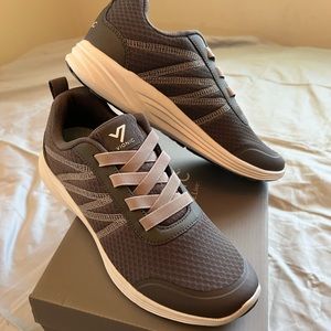 Vionic shoes 7.5 NWOT